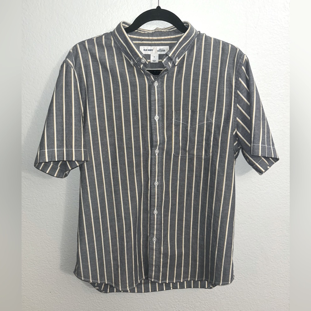 Old Navy Slim Fit Built-In Flex Men’s Blue Striped Button Down Tee- Size Medium